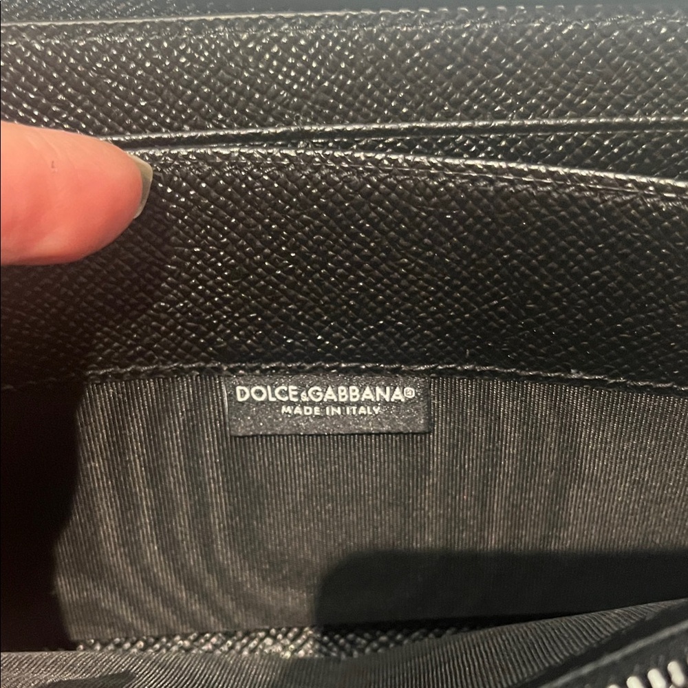 Dolce & Gabbana Black Zip Wallet with Red Heart and Gold Rays - Picture 3 of 5